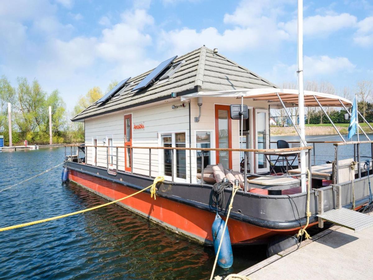 Fantastic Watervilla In Kerkdriel At The Zandmeren Lake ภายนอก รูปภาพ